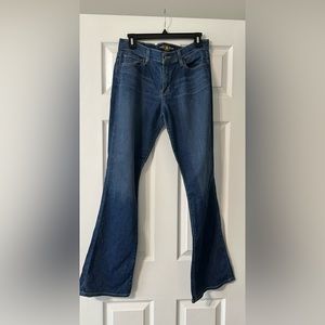 Lucky Brand Sofia boot cut Jean's are a size 10/30